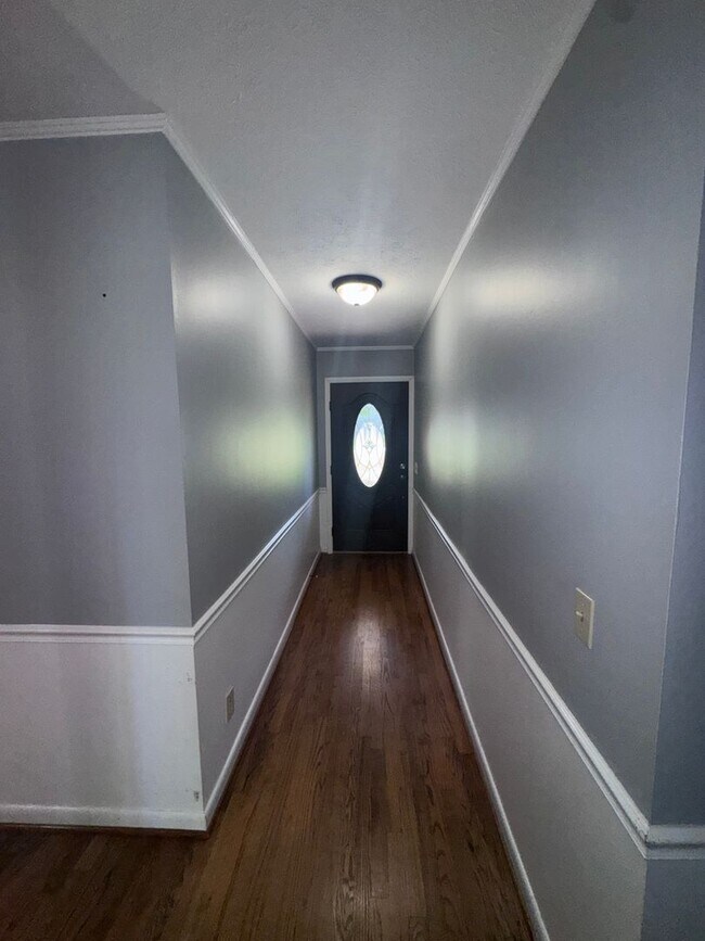 Building Photo - 302 11th St NE