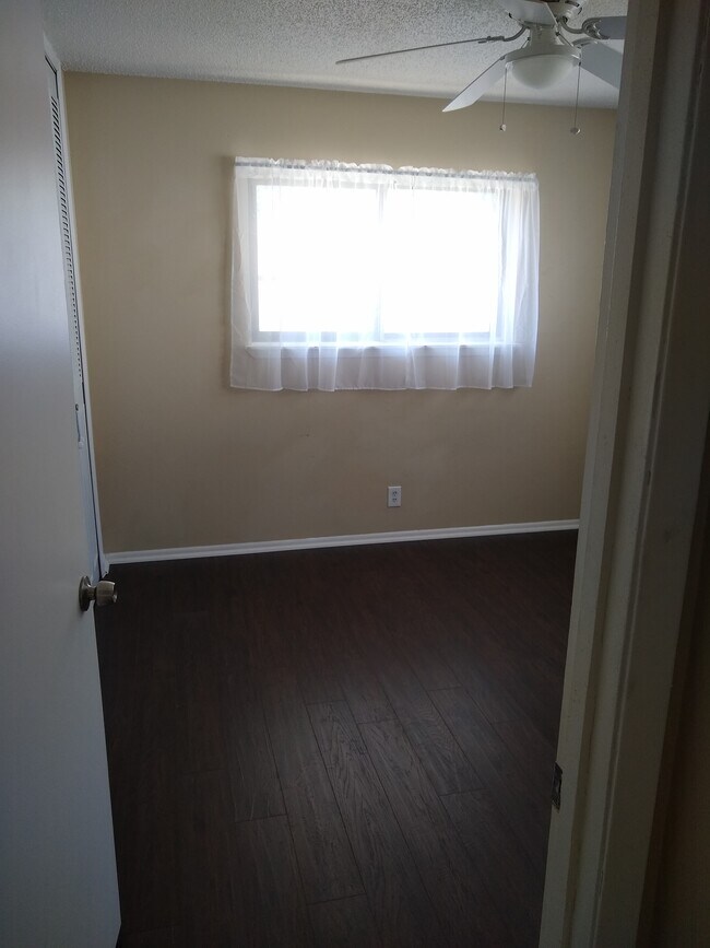 Building Photo - 511 Solar Dr