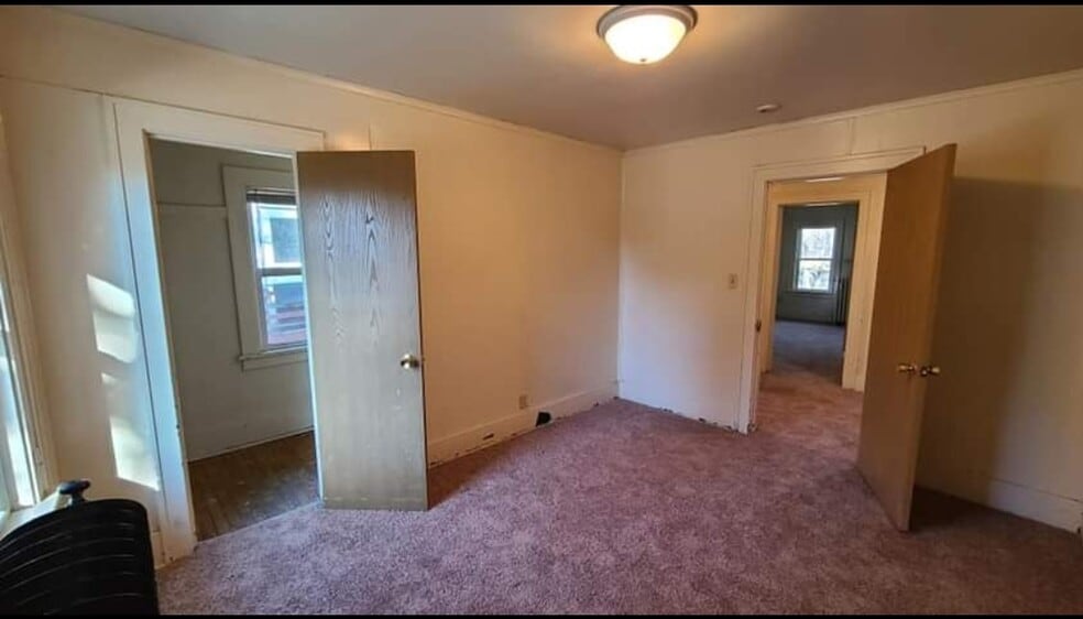 Building Photo - 819 11th St N