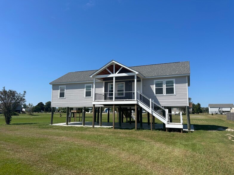 Primary Photo - 54 Bay Lake Dr