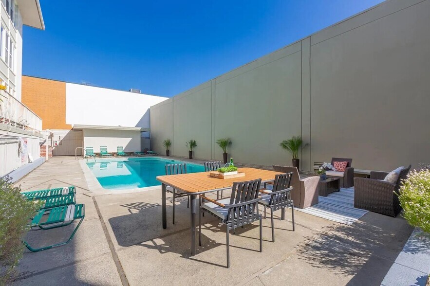 Building Photo - 2655 Edison St