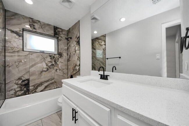 Building Photo - 10602 Raydell Dr