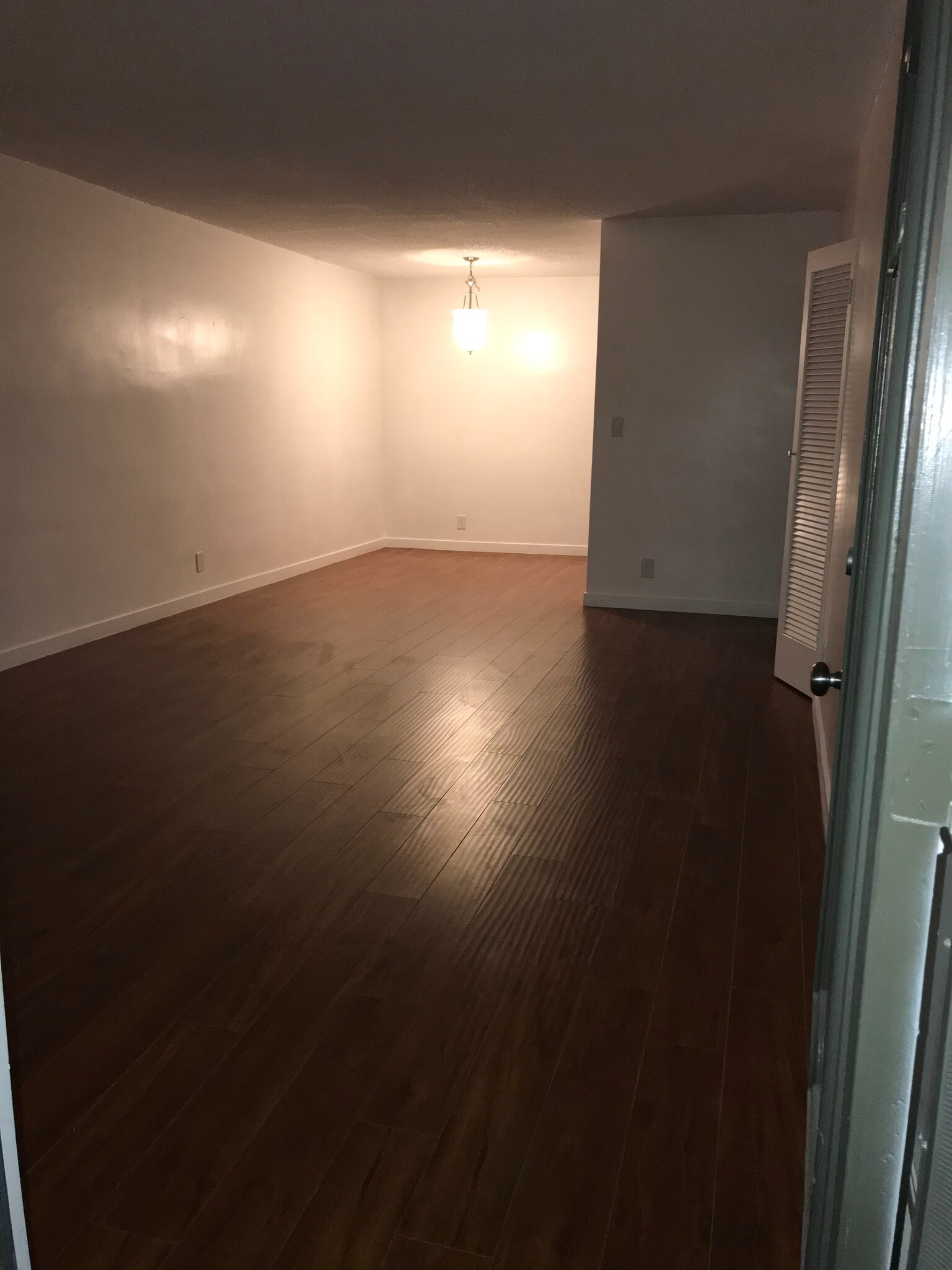 Building Photo - 20880 Ventura Blvd