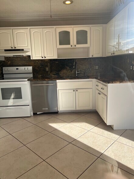 Building Photo - 119 Lakeview Ave