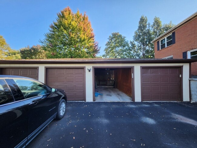 Building Photo - 7742 Brams Hill Dr