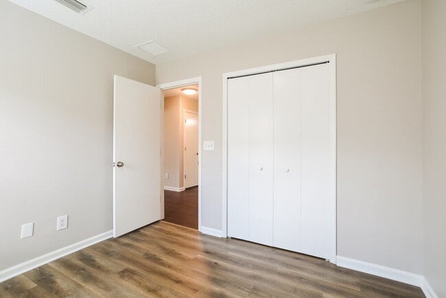 Building Photo - 1926 Old Moss Ln