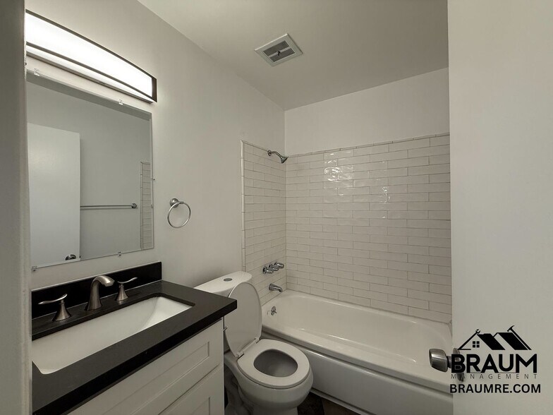 Building Photo - 5611 Fulcher Ave