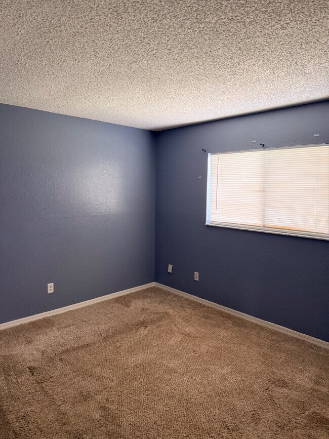 Building Photo - Adorable 2 Bedroom, 1 Bathroom, 1 Car Garage Home on a Large Corner Lot for rent.