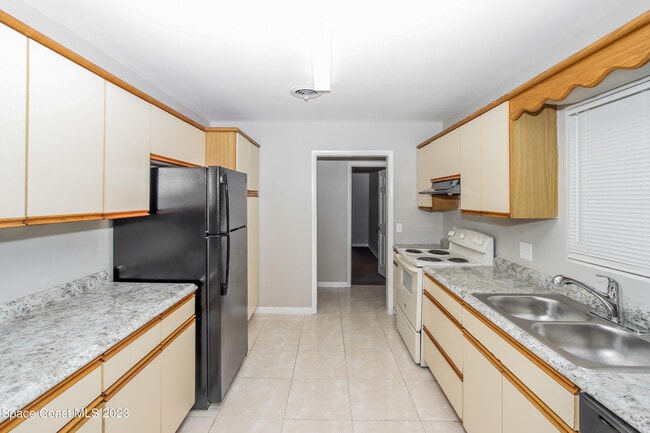 Building Photo - 472 Linda Ln