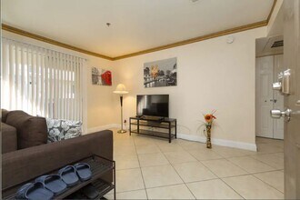 Building Photo - Super Cute 1 Bed/1 Bath Condo Near the Strip!