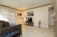 Building Photo - Super Cute 1 Bed/1 Bath Condo Near the Strip!