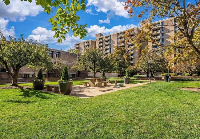 Building Photo - 240 M St SW