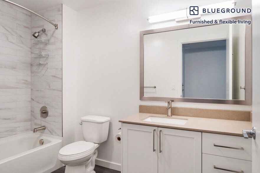 Building Photo - 704 Spring St