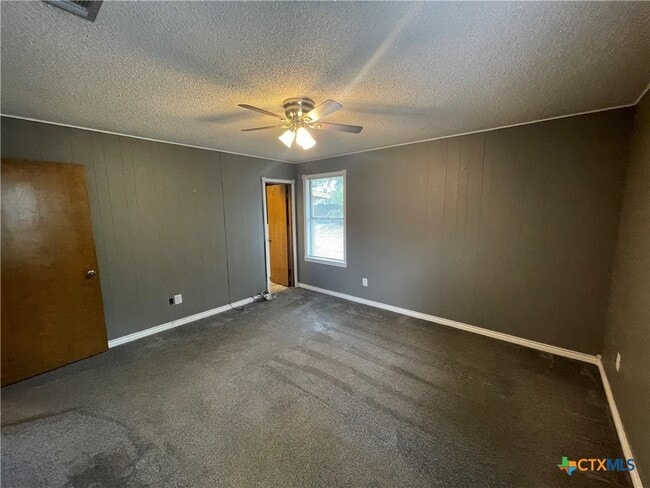 Building Photo - 1346 Carnation Ln