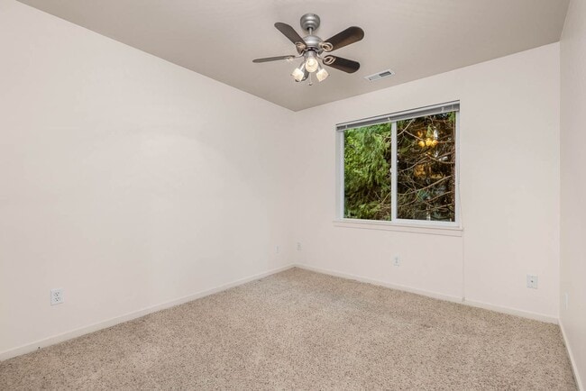 Building Photo - 93 Cougar Ridge Rd NW