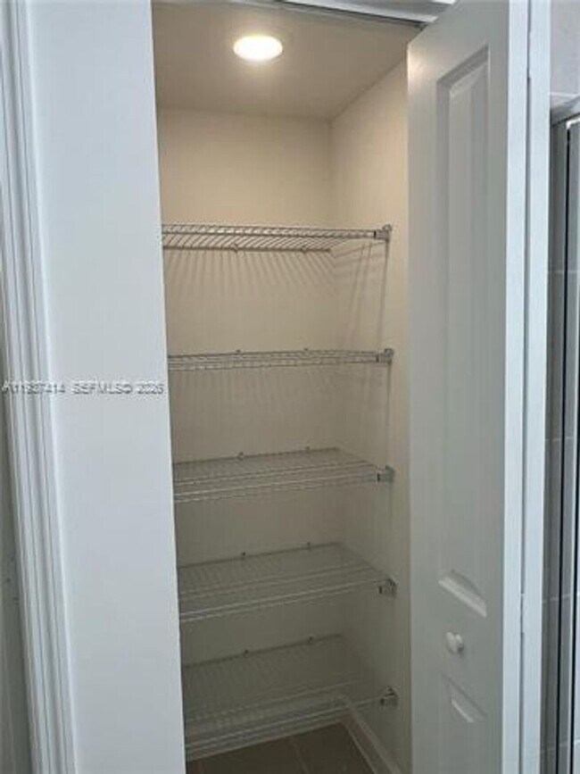 Building Photo - 2422 SE 30th St