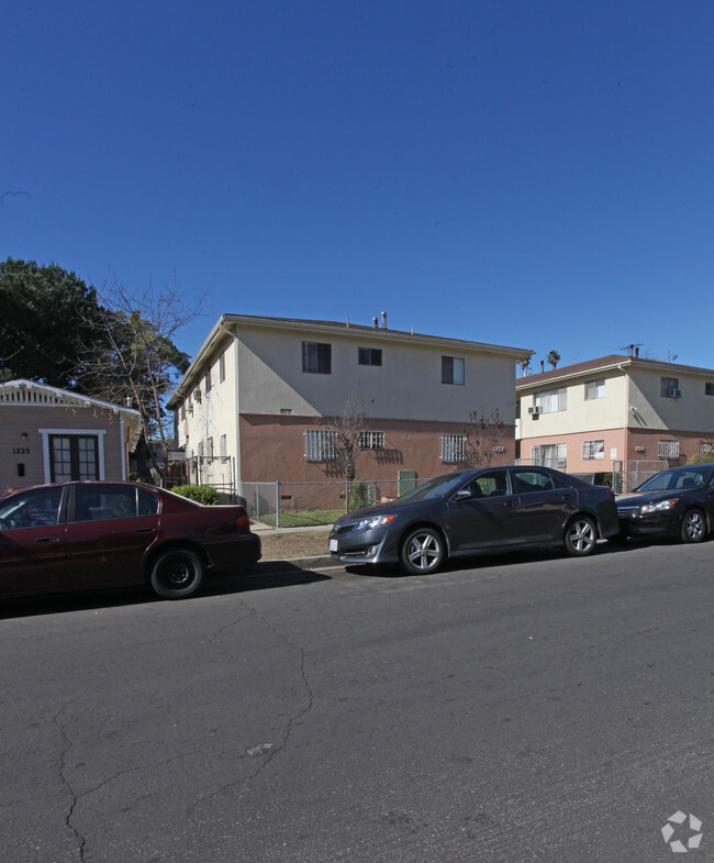 Building Photo - 1227 N Hoover St