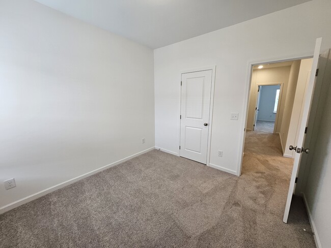 Building Photo - 129 Rosebush Ln