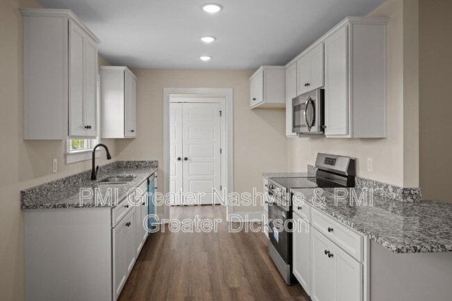 Building Photo - 3005 Longview Court