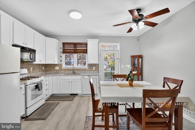 Building Photo - 25065 Riding Center Dr