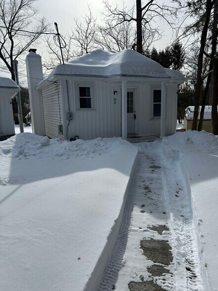 Building Photo - 28B Knapp Rd