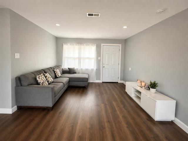 Building Photo - 812 Irwin Dr