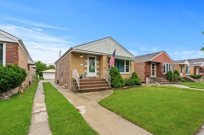 Building Photo - 5139 S Narragansett Ave