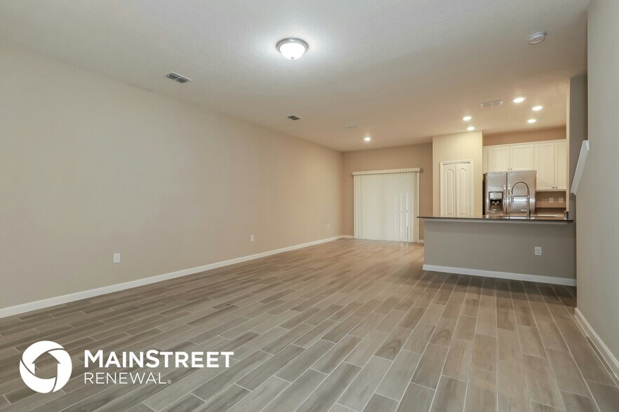 Building Photo - 7419 Palm Hills Dr