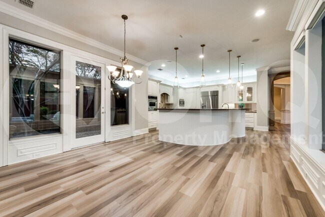 Building Photo - 5224 Longvue Dr