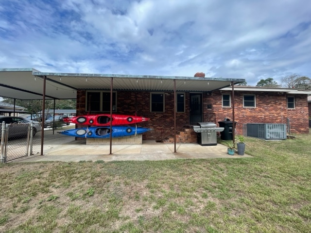 Building Photo - 711 Riverview Dr