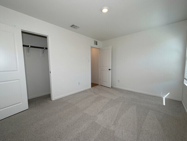 Building Photo - 401 Meadows Ln