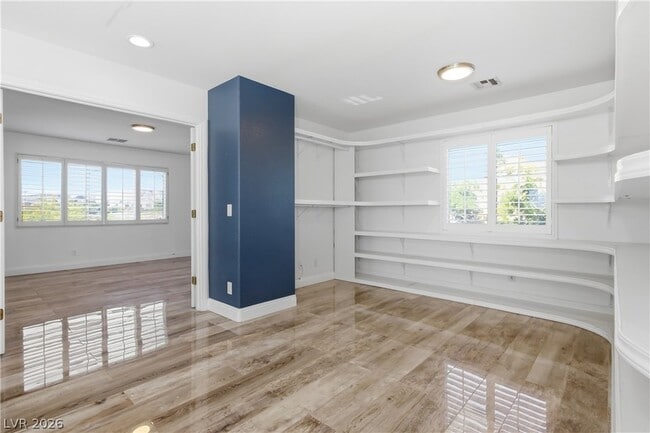 Building Photo - 9983 Canyon Peak Dr