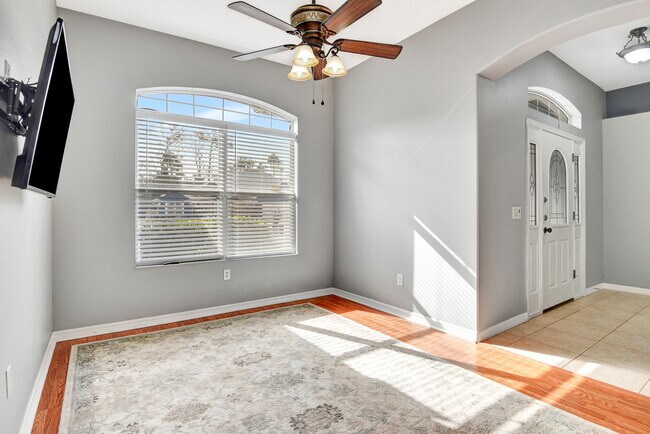 Building Photo - 11 Manderley Ln