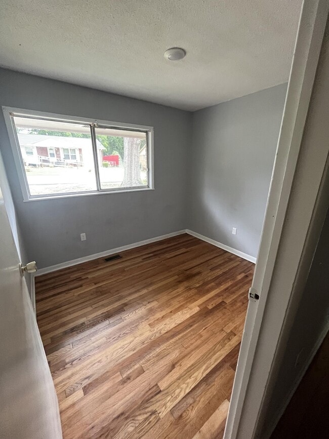 Primary Photo - 122 S-24-740