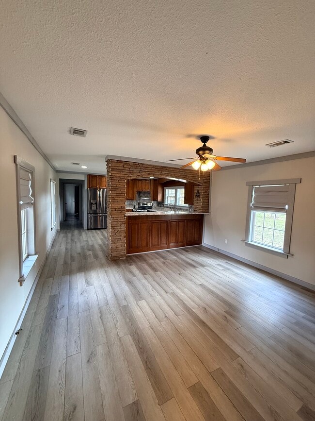 Building Photo - 11188 E Nickens Rd