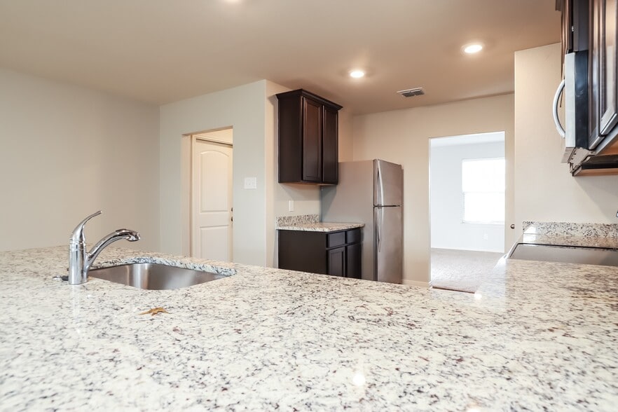 Building Photo - 7306 Lazy Cyn