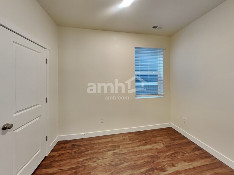 Building Photo - 8405 48th Pl NE