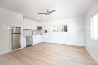 Building Photo - 24 27th Pl