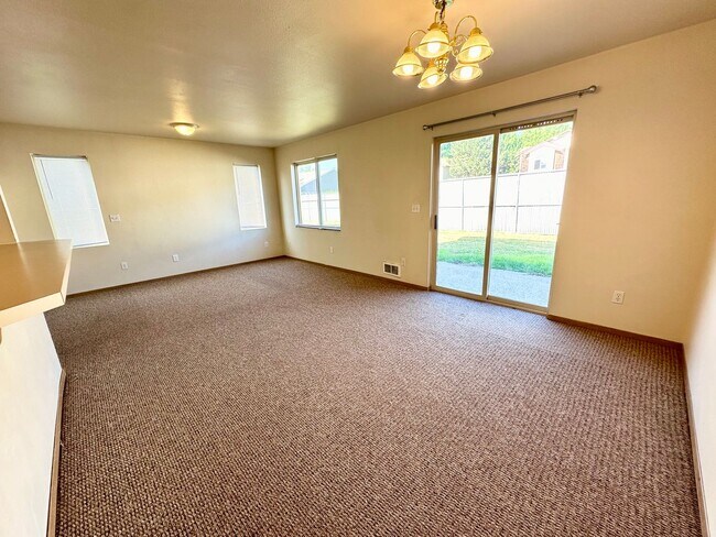 Building Photo - 2107 Yellowstone St