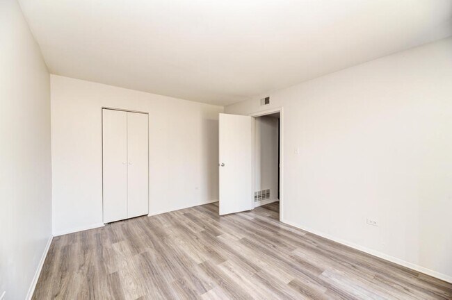 Building Photo - 6103 Knoll Valley Dr