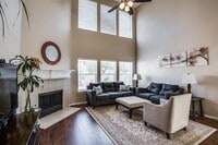 Building Photo - 5000 Evergreen Dr