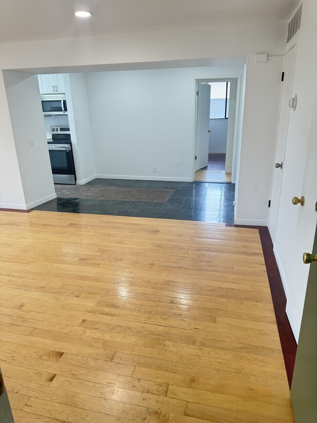 Building Photo - 425 S 900 E