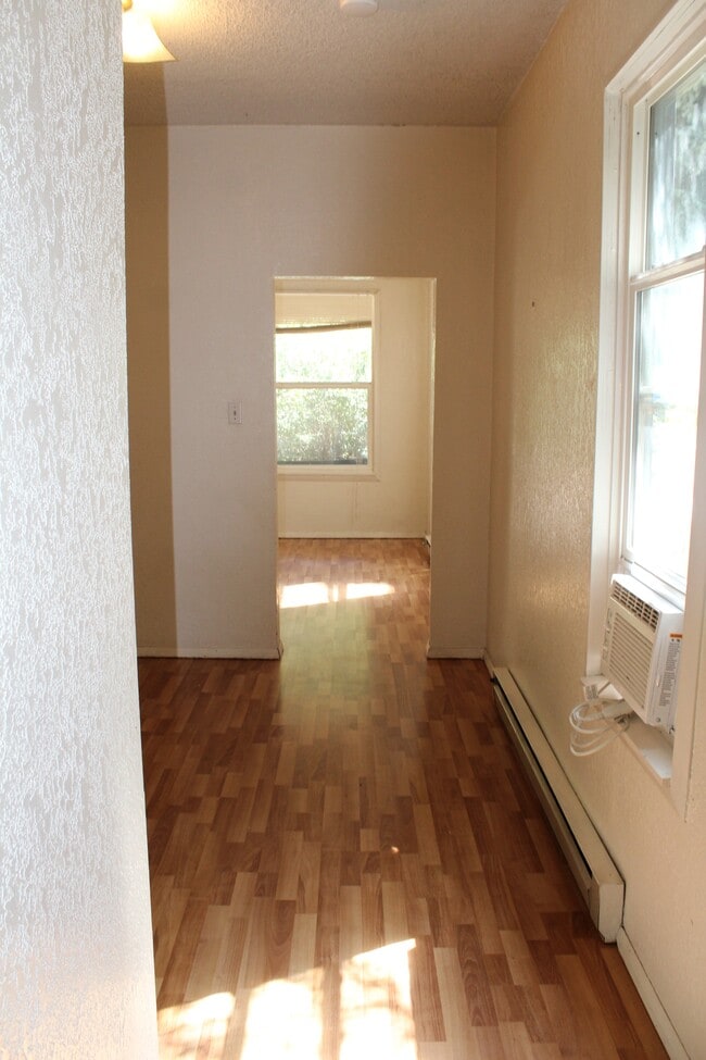 Building Photo - 915 Bennett Ave