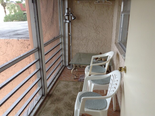 Building Photo - 355 Lake Frances Dr