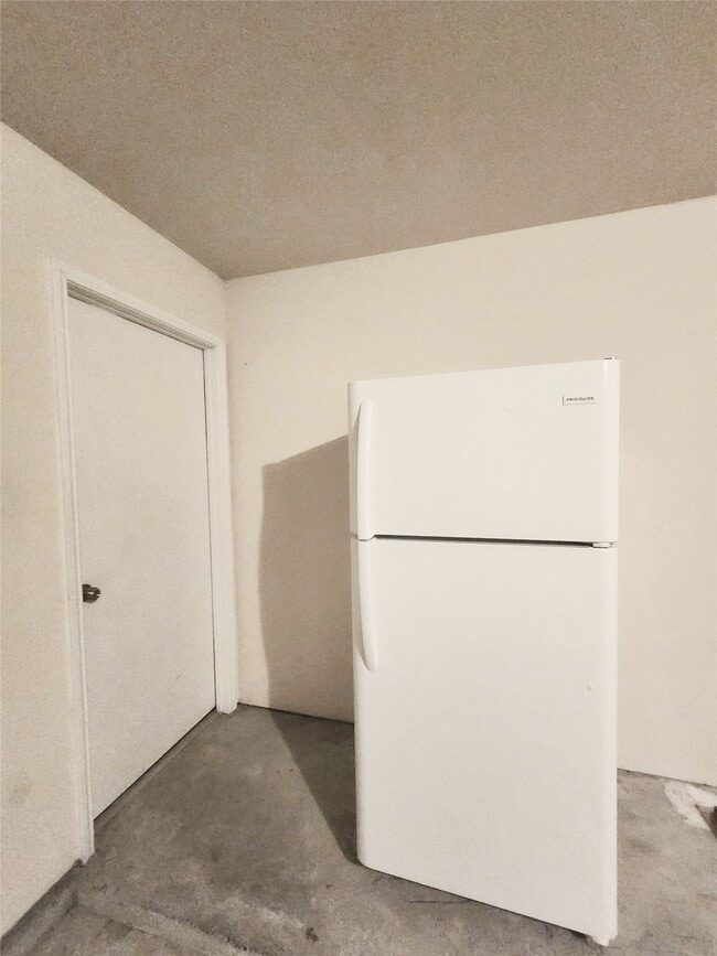 Building Photo - 5427 Seabird St