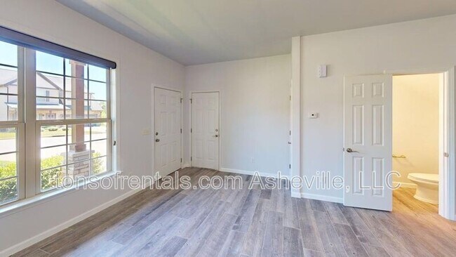 Building Photo - 33 Mallard Run Dr