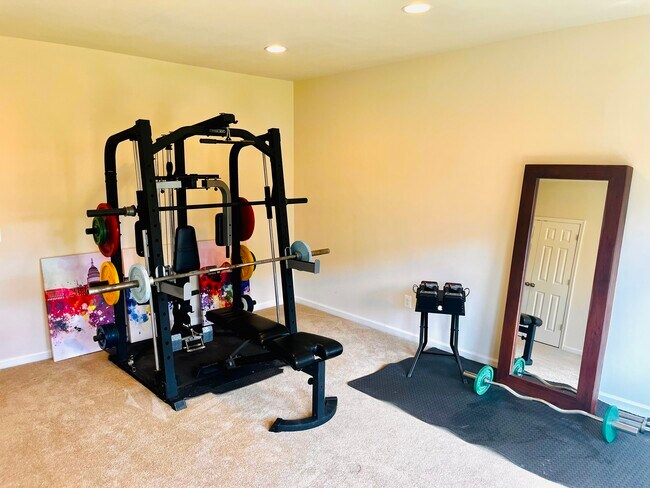 Building Photo - 103 Poinsettia Way