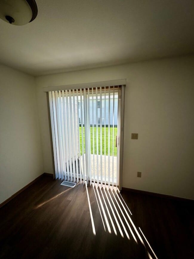 Building Photo - 3 Bedroom 1.5 Bathroom 4plex