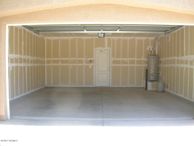 Building Photo - 9008 N Roebling Dr