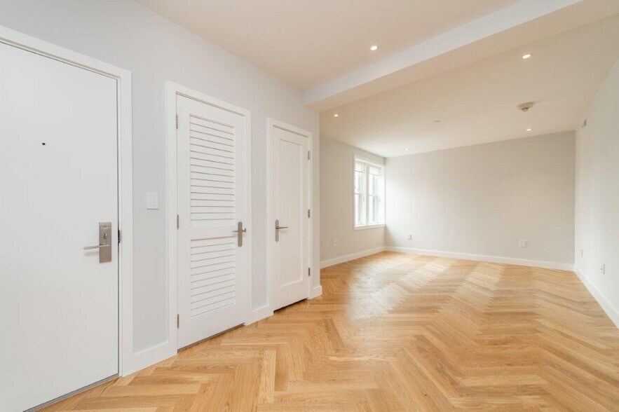 Building Photo - 19 Forest St